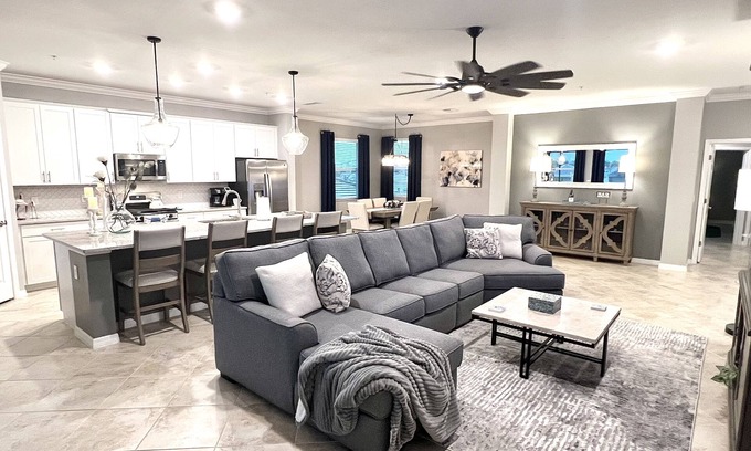 Biggar Condominio | 2100 SF Luxury Coach Home with Golf! Beautiful!