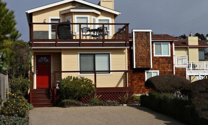 Marine Terrace Casa | 2116 Windsor