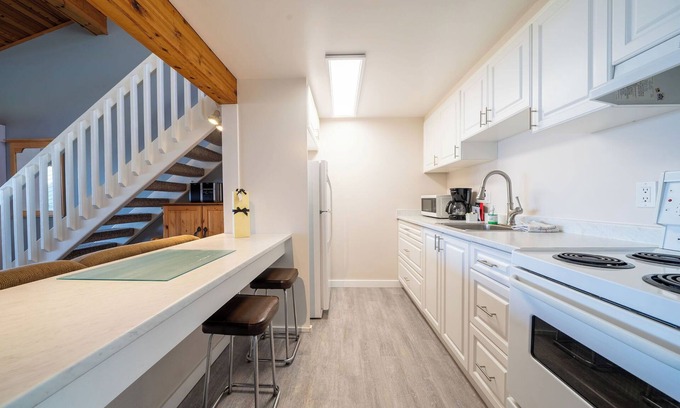 Regional District of Nanaimo Condominio | #212 Upper Beach View Suite at Shorewater Resort, Qualicum Beach