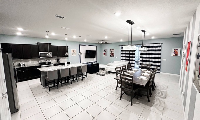 Davenport Casa | 2127LC- Windsor Island by RedAwning
