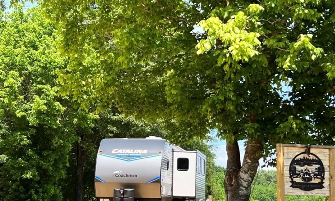 Flatwoods Alquiler De RV | 214B BACKROADS & BONFIRES SITE 12