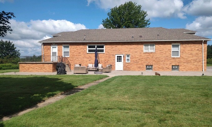 Springville Casa | 32min from BUF Canalside! Family-sized home with game room & firepit.