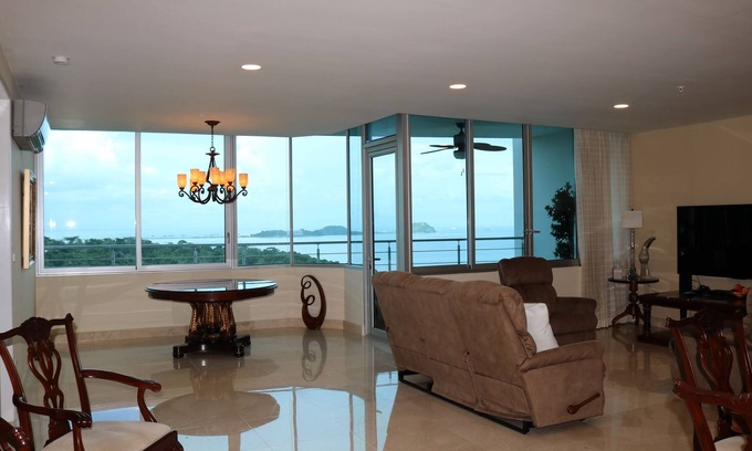 Playa Bonita Village Apartamento | 21P Pentouse 2 balcones Vista al Mar Panamá