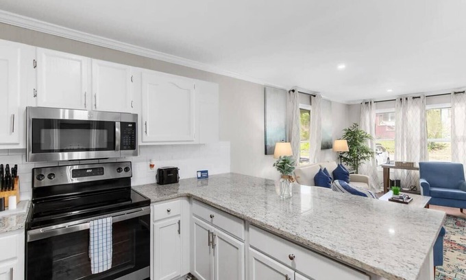 Birmingham Casa | 21st Street Evergreen Charm