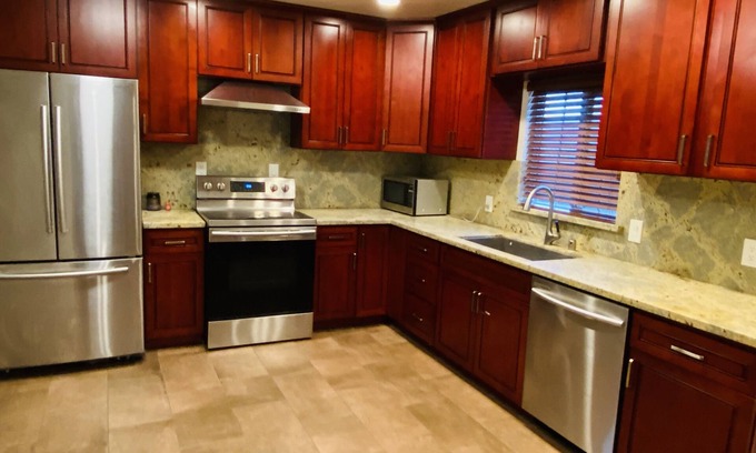 Tracy Otro | 22 acres Farmhouse to enjoy . 1.5 mile from tracy mall . Still enjoy countryside