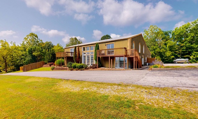 Bloomington Cabina | 22 Acres overlooking Hoosier National Forest and beautiful Lake Monroe