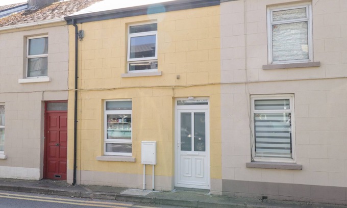 Ballinrobe Casa | 22 TOWN PLACE, pet friendly, with a garden in Ballinrobe, County Mayo