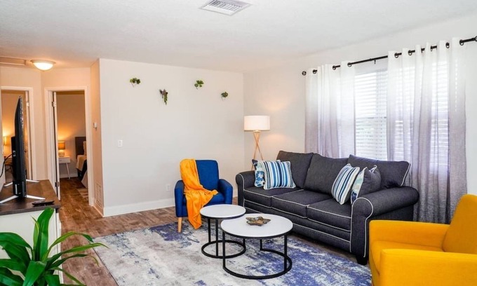 Indian Rocks Beach Cabaña | 2201 - Suite B · Ocean Spray Hideaway - New Steps to Beach and Sand