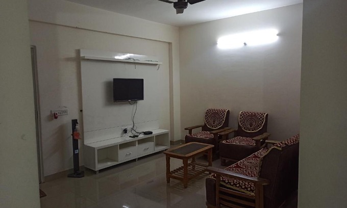 Rau Apartamento | 222A Tirumala Town