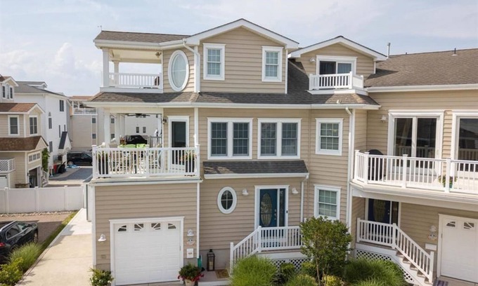Townsend's Inlet Condominio | 223 83rd Street West