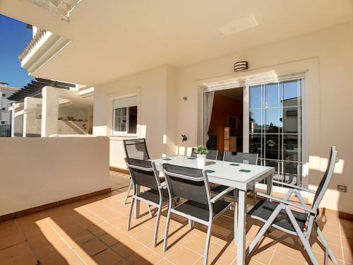 San Luis de Sabinillas Apartamento | 2239-Lovely 2 bedrooms with pool and paddle court