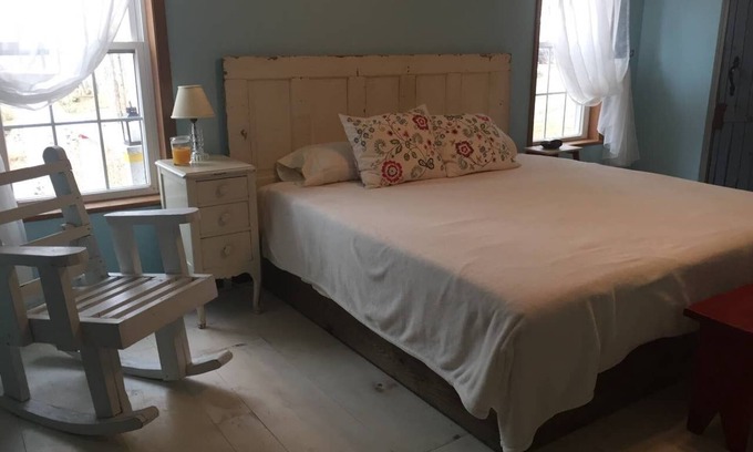 Centralia Casa | 2240 square foot Ranch Lake house on the water!