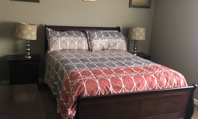 Willert Park Casa | 228 BEAUTIFUL DOWNTOWN AIR/WIFI/close to FALLS