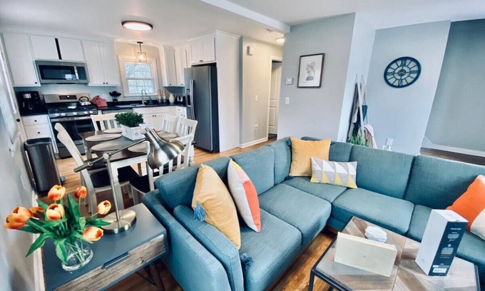 Southington Apartamento | #23 *COMFORT & LUXURY* 3 BR/2 BA House