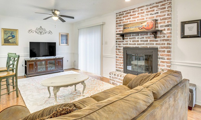 Destrehan Casa | 23 Mi to NOLA: Cozy & Quaint Destrehan Townhome
