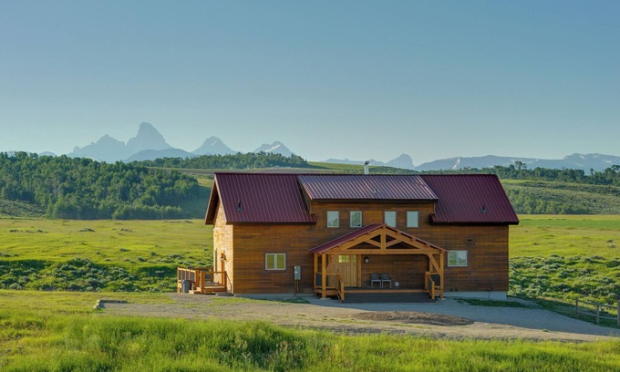 Felt Cabina | 23 Mi to Targhee Skiing: Felt Cabin w/ Hot Tub!