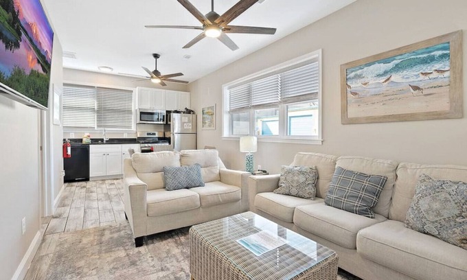 Brigantine Condominio | 231 33rd st, Unit C (back lower) · Surfer's Hideway ★ Parking ★ Near Lighthouse