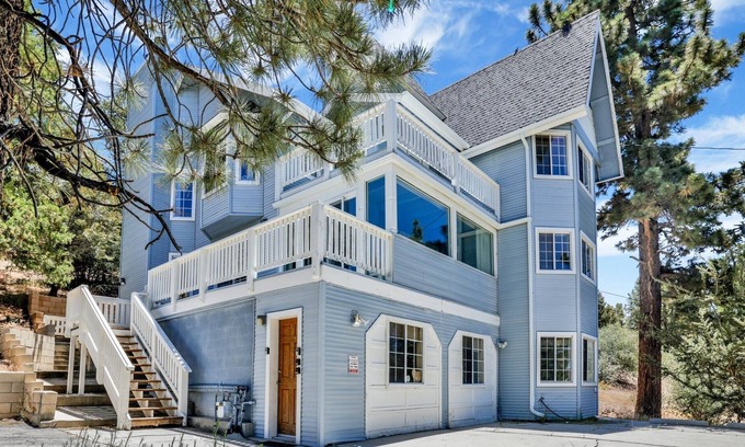Big Bear Cabina | 2328-chateau De Big Bear 5 Bedroom Chalet by RedAwning