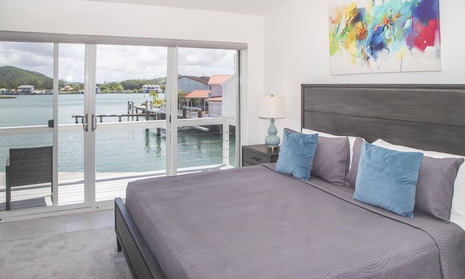 Jolly Harbour Chalet De Esquí | 232E South Finger, Waterfront Villa, Jolly Harbour