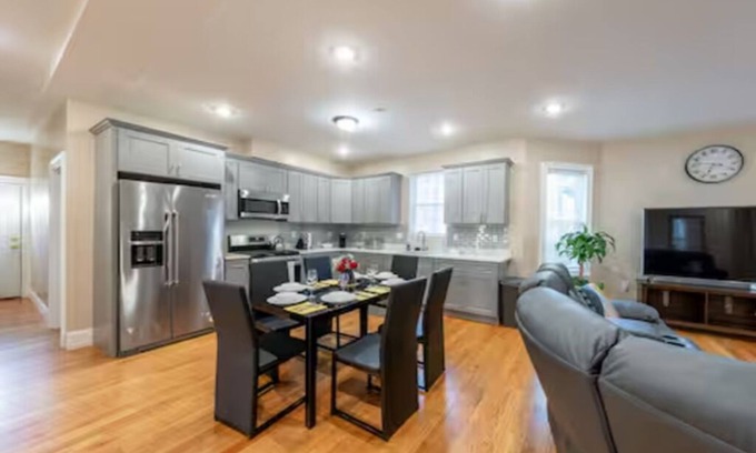 Dudley - Brunswick King Apartamento | 233/1 - 4BR Comfortable Apt near Franklin Park Zoo