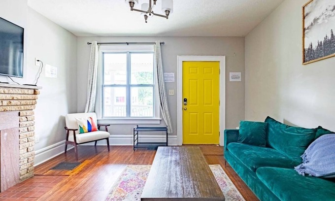 Old North Columbus Casa | 2394 Indiana (SIDE) · Perfect For Groups & Families-5 Bedroom Cozy Home