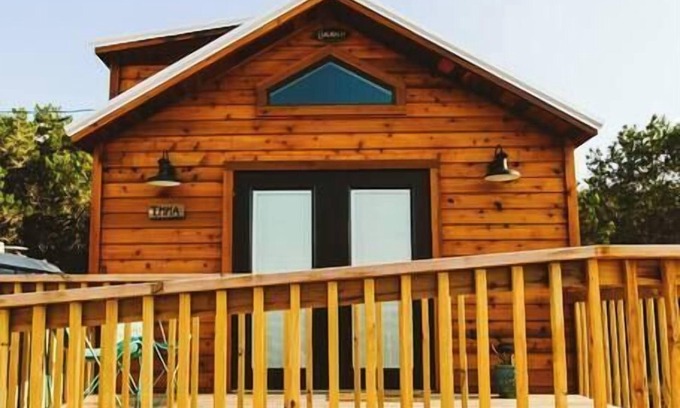 Dripping Springs Cabina | 23Acre Hill Country Retreat: Sleeps 80+|Pool |YOGA