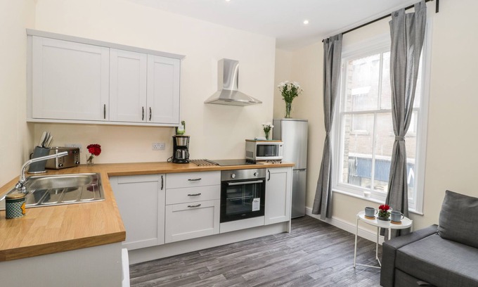 Whitby Cabaña | 24 BAXTERGATE, family friendly, character holiday cottage in Whitby
