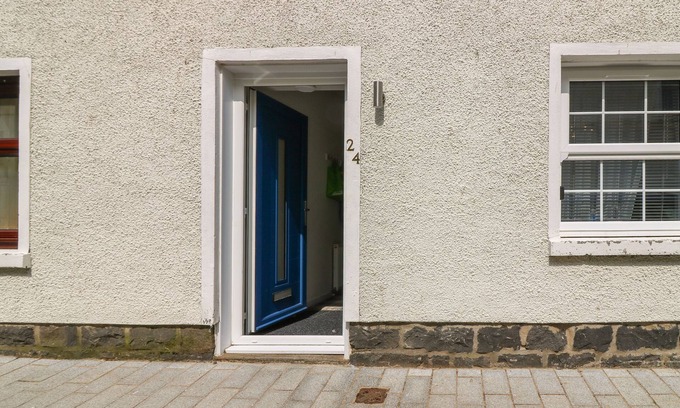 Banff Cabaña | 24 BRIDGE STREET, pet friendly, with a garden in Banff