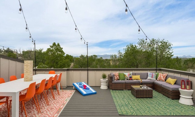 Berkley Casa | 24 Guests | 2 Rooftops | 2 Game Rooms | 2 Hot Tubs