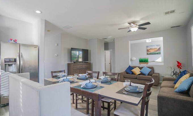 North Las Vegas Casa | 2400SqFt House 6beds 3bath Pool table BBQ
