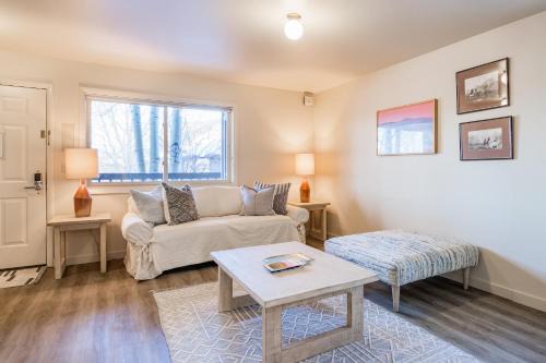 Jackson Apartamento | 2401 Pitchfork