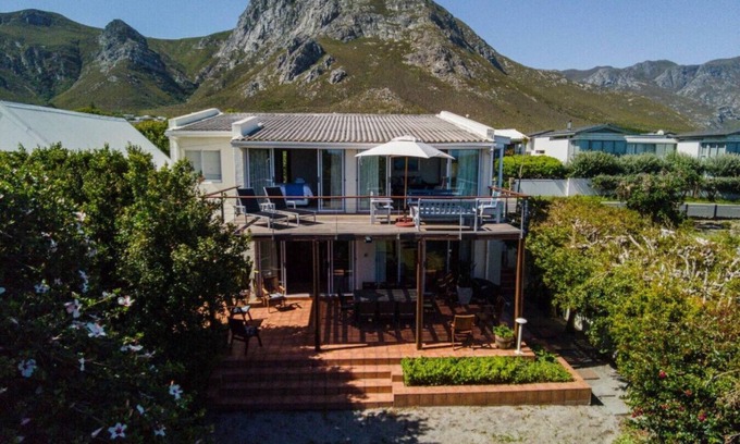 Voelklip Casa | 245 on 10th - Pet friendly, inverter, at the beach