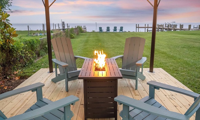 Stevensville Casa | 25-50% Off~Private Beach~Hot Tub~Fire Table~