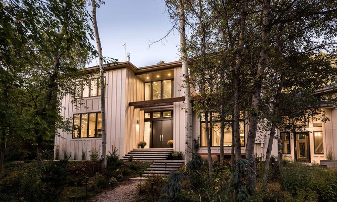 Mount Pleasant Casa | 25-Bed, Amenity-Rich Estate in a Private Forest