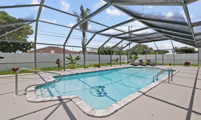 Fort Myers Villa | 25% Fall Discount! Heated Pool! Jump On In!
