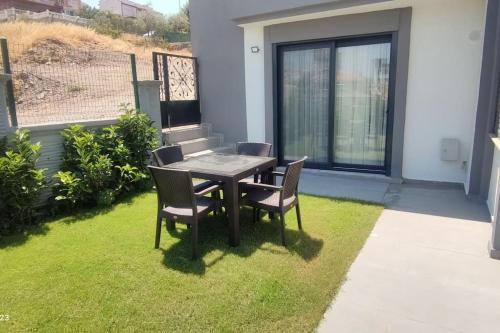 Seferihisar Apartamento | 25 m2 Stüdyo Daire 2 Banyo Mutfak