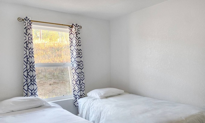 Aspen Park Casa | 25 min to Red Rocks w/ Lake View and 2 acre yard