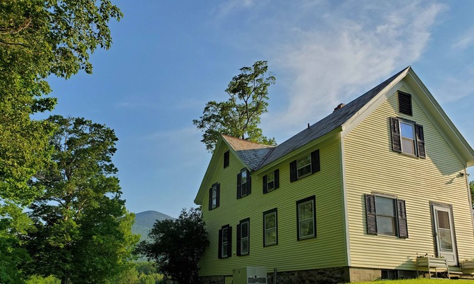 Danby Casa | 25 mins to skiing - Experience the Alpaca Life in Beautiful Danby, VT