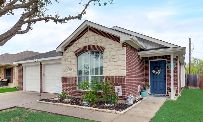 South Arlington Casa | 25% OFF 3BD Home Garage HWY 360 Grand Prairie GP020