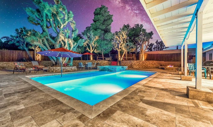 Yucca Valley Casa | 25% Off 7-Night Stay 1/2 Acre Epic Pool and Spa 2 King Beds Bunk with 2 Queens