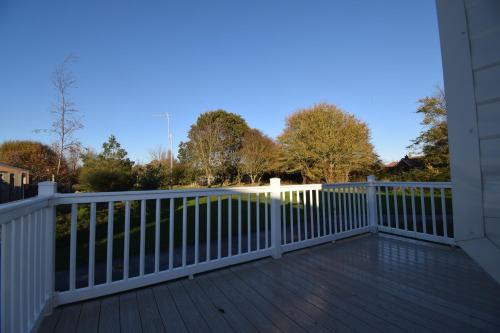 Walton on the Naze Otro | 25 Poplars Way Walton on Naze