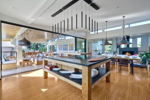 Leucadia Casa | 253 E Jason Street