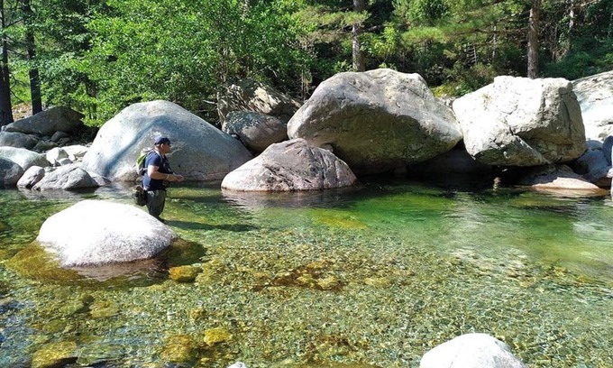 Ucciani Cama Y Desayuno | 25mn Ajaccio/beaches 2mn river. Linen parking