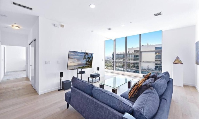 Santa Ana Apartamento | 25th Floor Luxury Top Level Penthouse Epic Ocean/City/Lake/Mountain Views!