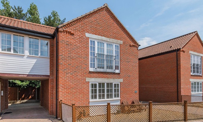 Stalham Casa | 26 BURTONS MILL, family friendly, with a garden in Stalham