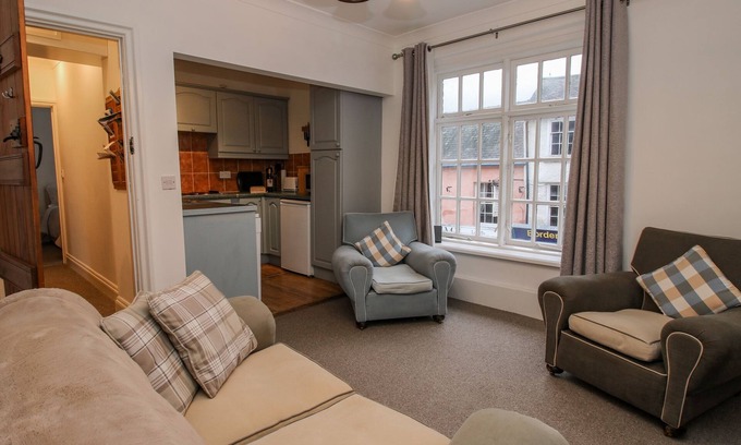 Bishops Castle Cabaña | 26 HIGH STREET, pet friendly in Bishop's Castle
