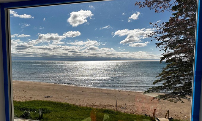 Oostburg Cabaña | 260 pies de arena frente a la playa del lago Michigan