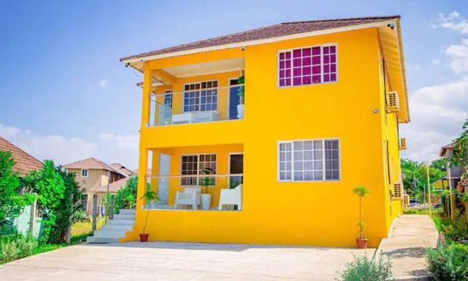 Claremont Casa | 268) Perfect for a girls trip!