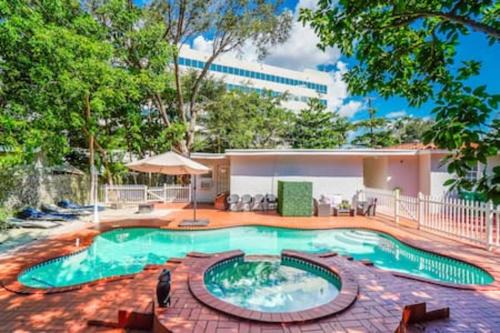 Northeast Coconut Grove Casa | 2710 · Heated Pool 7 Beds 5 Baths Sleep 15 Park 4 Car