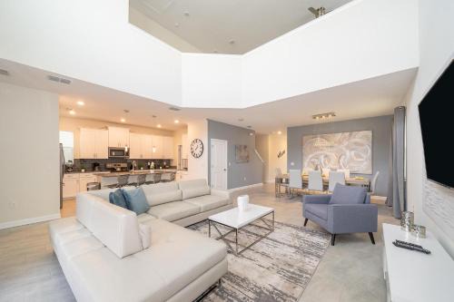 Historic Downtown Kissimmee Casa | 2744HM VILLA 5 BED/5 BA (SANITIZED)
